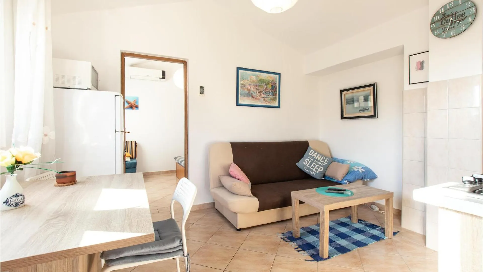 1 Bedroom Cozy Apartment In Vir Croatia