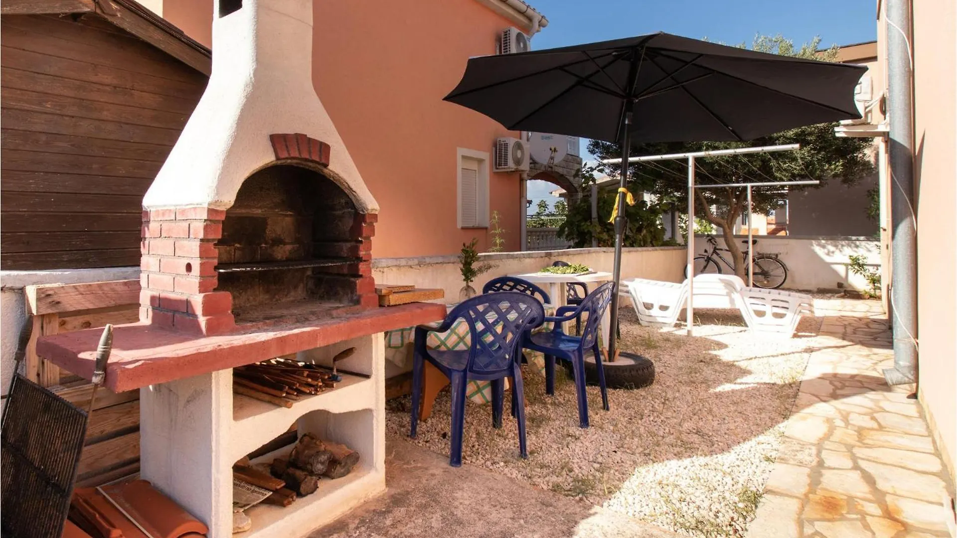 1 Bedroom Cozy Apartment In Vir