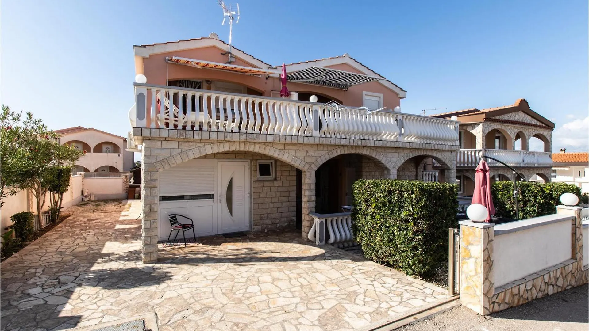 1 Bedroom Cozy Apartment In ויר